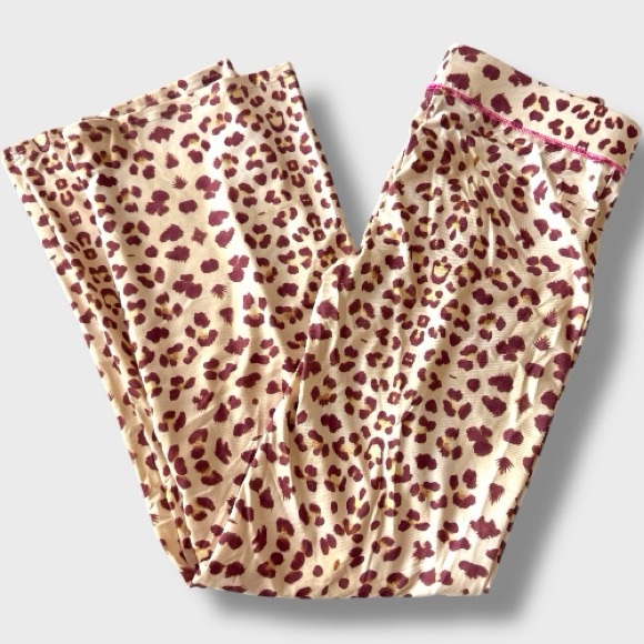 Leopard Print Two-Piece Set - M - Picture 4 of 14